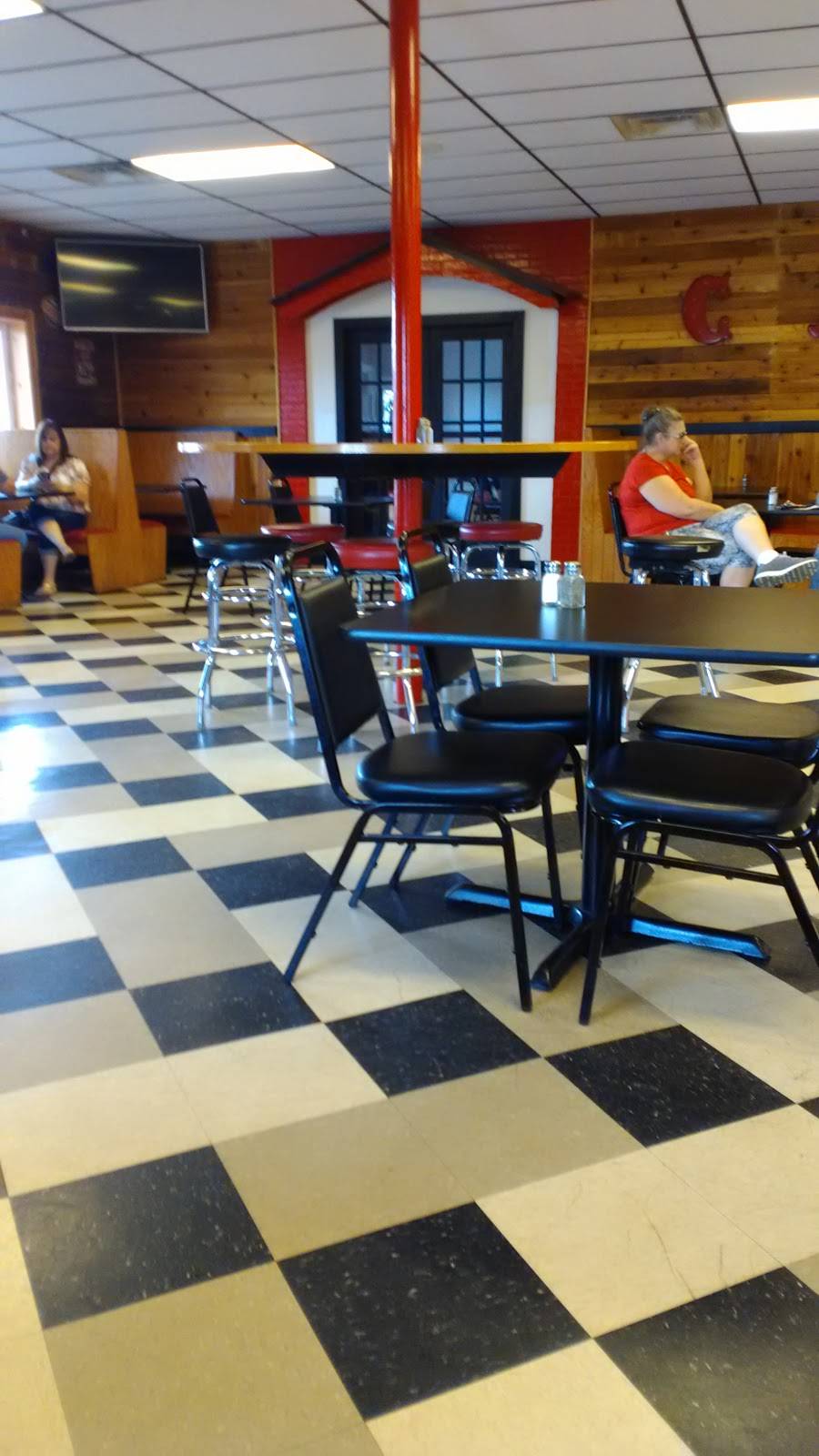 Crisps Dairy Treats | restaurant | 1606 Argillite Rd, Flatwoods, KY 41139, USA | 6068360005 OR +1 606-836-0005