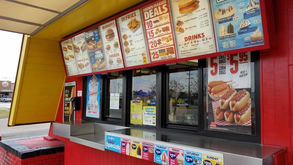 Wienerschnitzel | restaurant | 2420 MacArthur Dr, Pinehurst, TX 77630, USA | 4098834104 OR +1 409-883-4104