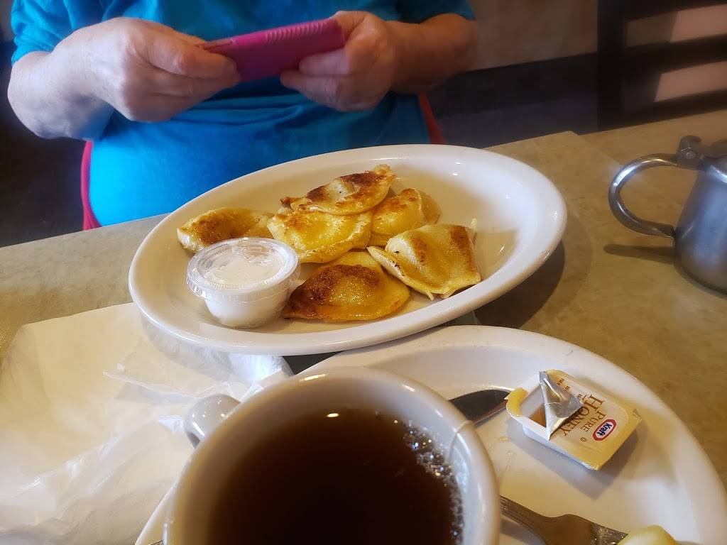 Theos Family Restaurant | restaurant | 11747 13 Mile Rd, Warren, MI 48093, USA | 5869396580 OR +1 586-939-6580