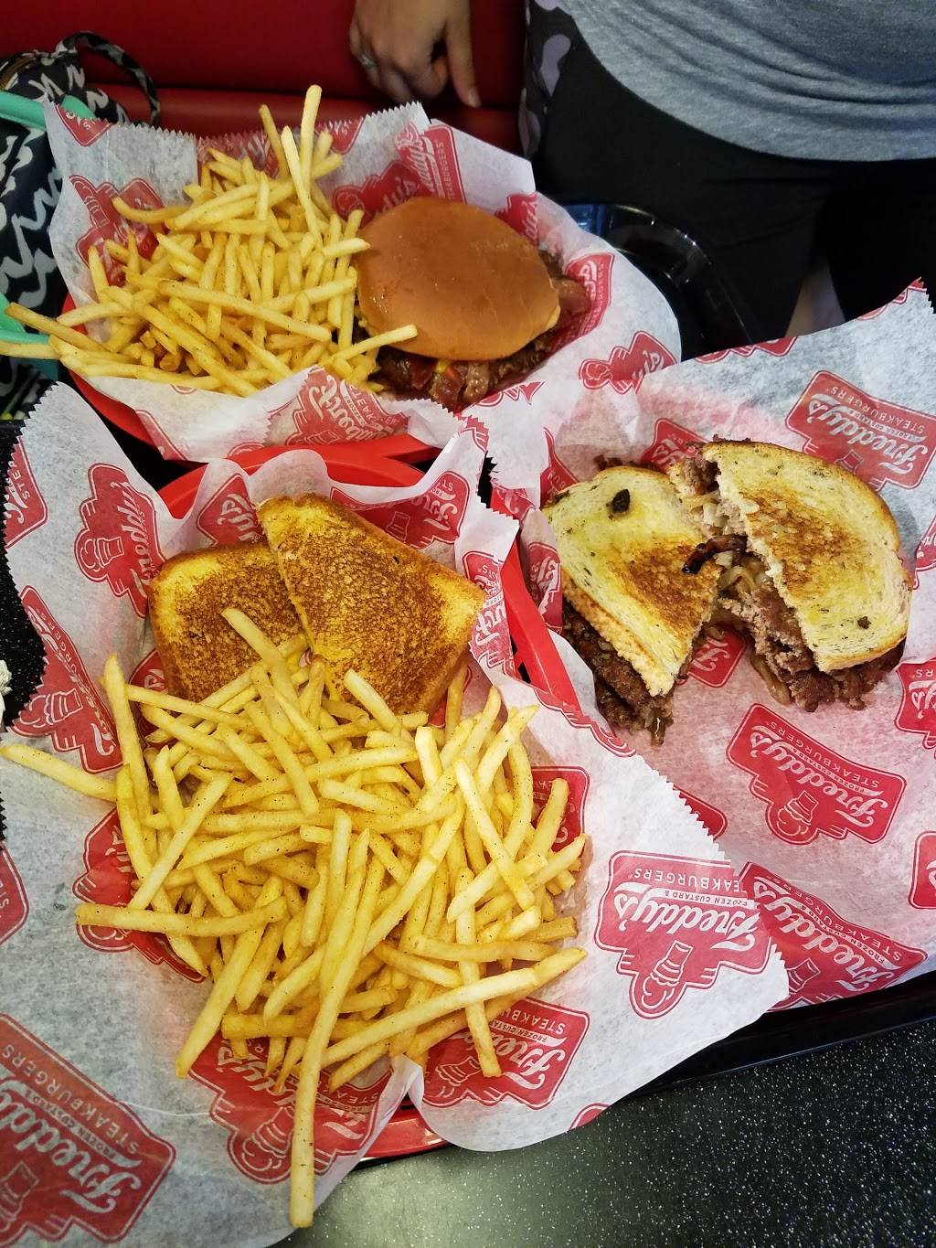 Freddys Frozen Custard & Steakburgers | restaurant | 25 Lake Michigan Dr, Grand Rapids, MI 49544, USA | 6162886388 OR +1 616-288-6388