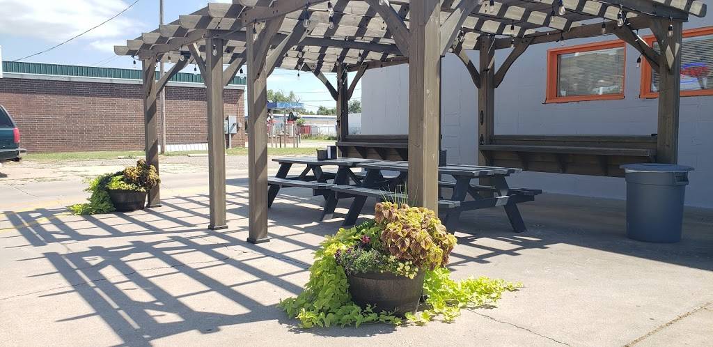 Bogey’s Junior | restaurant | 400 N Main St, South Hutchinson, KS 67505, USA | 6202592094 OR +1 620-259-2094