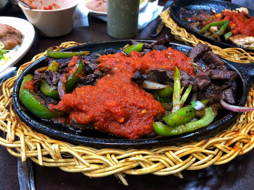 Los Burritos Tapatios | restaurant | 484 Roosevelt Rd, Glen Ellyn, IL 60137, USA | 6309429802 OR +1 630-942-9802