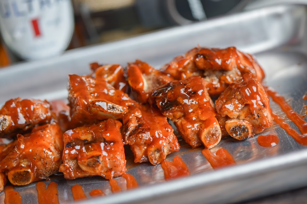 Flaps and Racks | restaurant | 3253 E Valencia Rd, Tucson, AZ 85706, USA | 5204755345 OR +1 520-475-5345