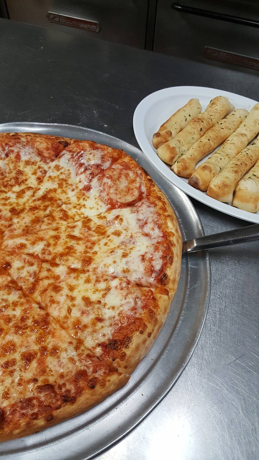 Sammys Pizzeria | restaurant | 2145 Noblestown Rd, Pittsburgh, PA 15205, USA | 4129283020 OR +1 412-928-3020