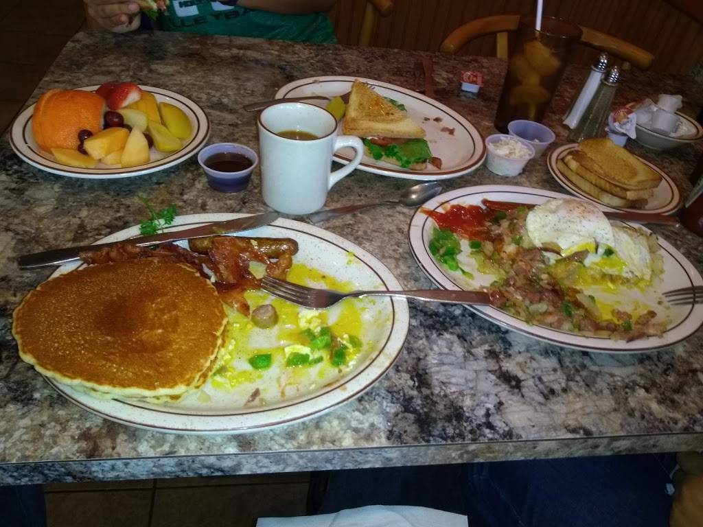 Jennifers | restaurant | 8464 Pearl Rd, Strongsville, OH 44136, USA | 4402342044 OR +1 440-234-2044