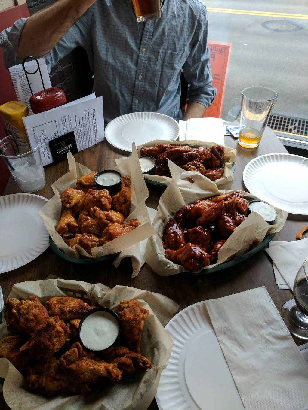 Sidelines Bar & Grill | restaurant | 621 Evergreen Rd, Pittsburgh, PA 15209, USA | 4128214492 OR +1 412-821-4492