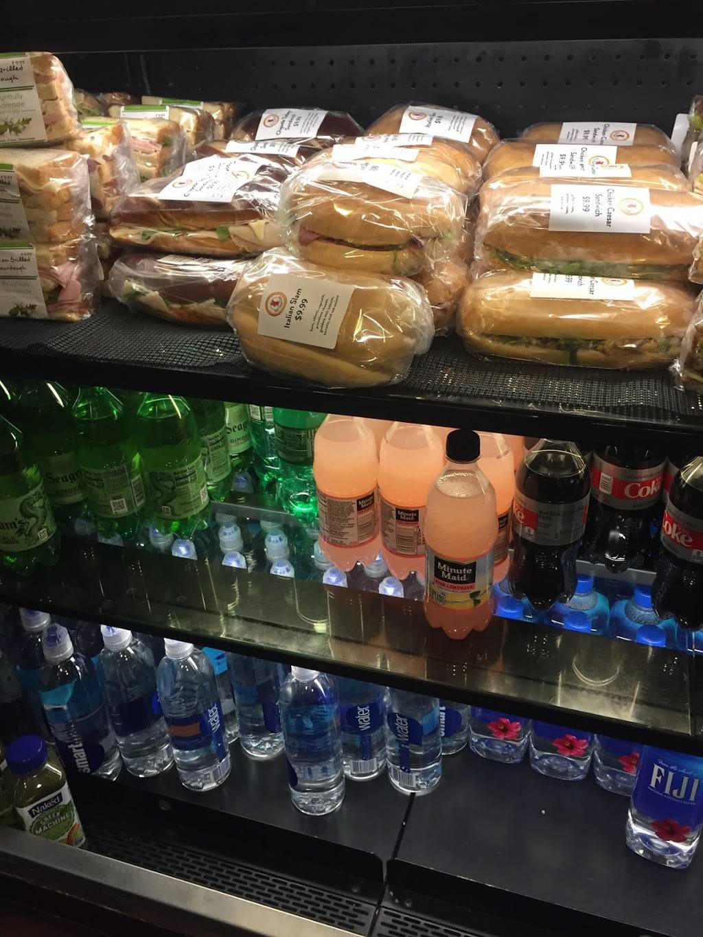 Gold Coast Dogs | meal takeaway | 10000 Bessie Coleman Dr, Chicago, IL 60666, USA | 8004974828 OR +1 800-497-4828