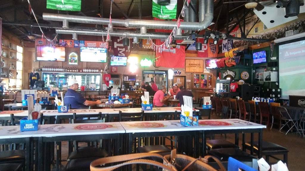 Luckys Pub | restaurant | 801 St Emanuel St, Houston, TX 77003, USA | 7135222010 OR +1 713-522-2010