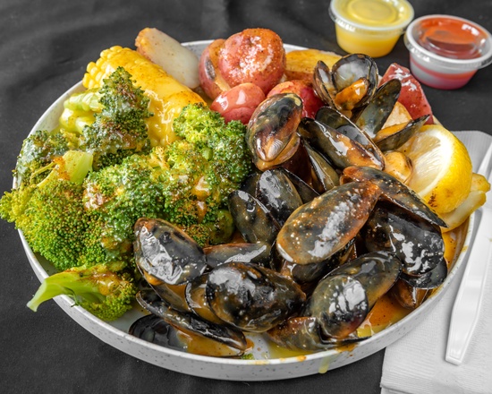 fishermans Island | meal takeaway | 1511 W Jefferson St, Joliet, IL 60435, USA | 8155824876 OR +1 815-582-4876