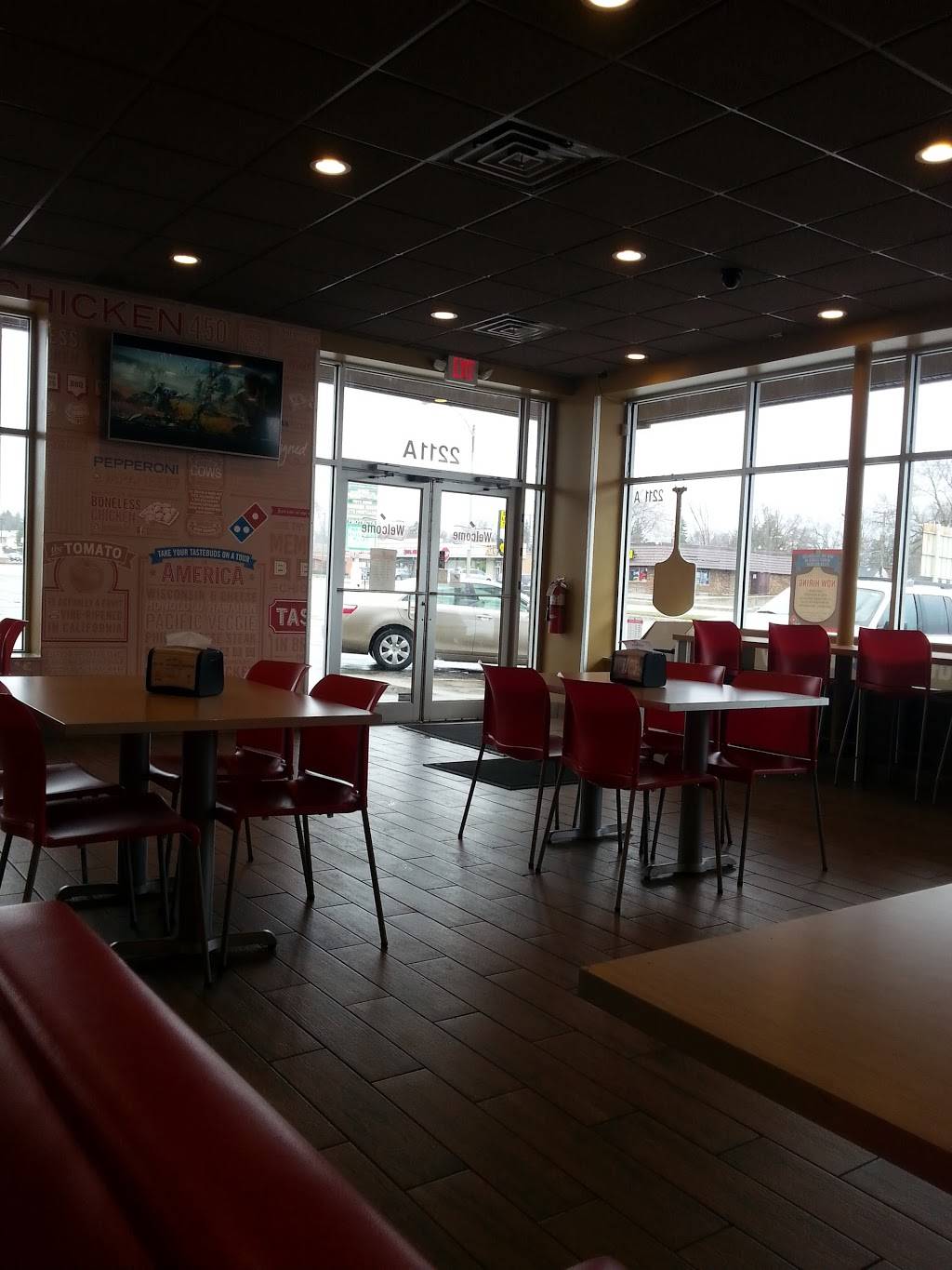 Dominos Pizza | meal delivery | 2211 Grand Ave, Waukegan, IL 60085, USA | 8473600800 OR +1 847-360-0800