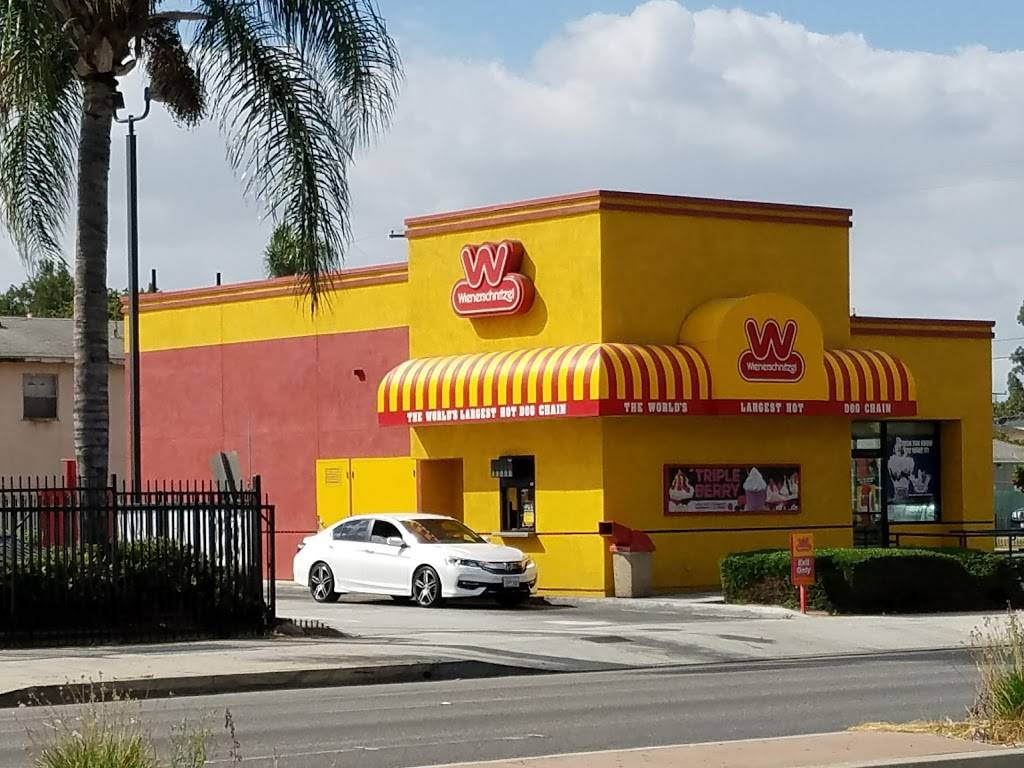 Wienerschnitzel | restaurant | 1300 Rosecrans Ave, Compton, CA 90221, USA | 3106398017 OR +1 310-639-8017