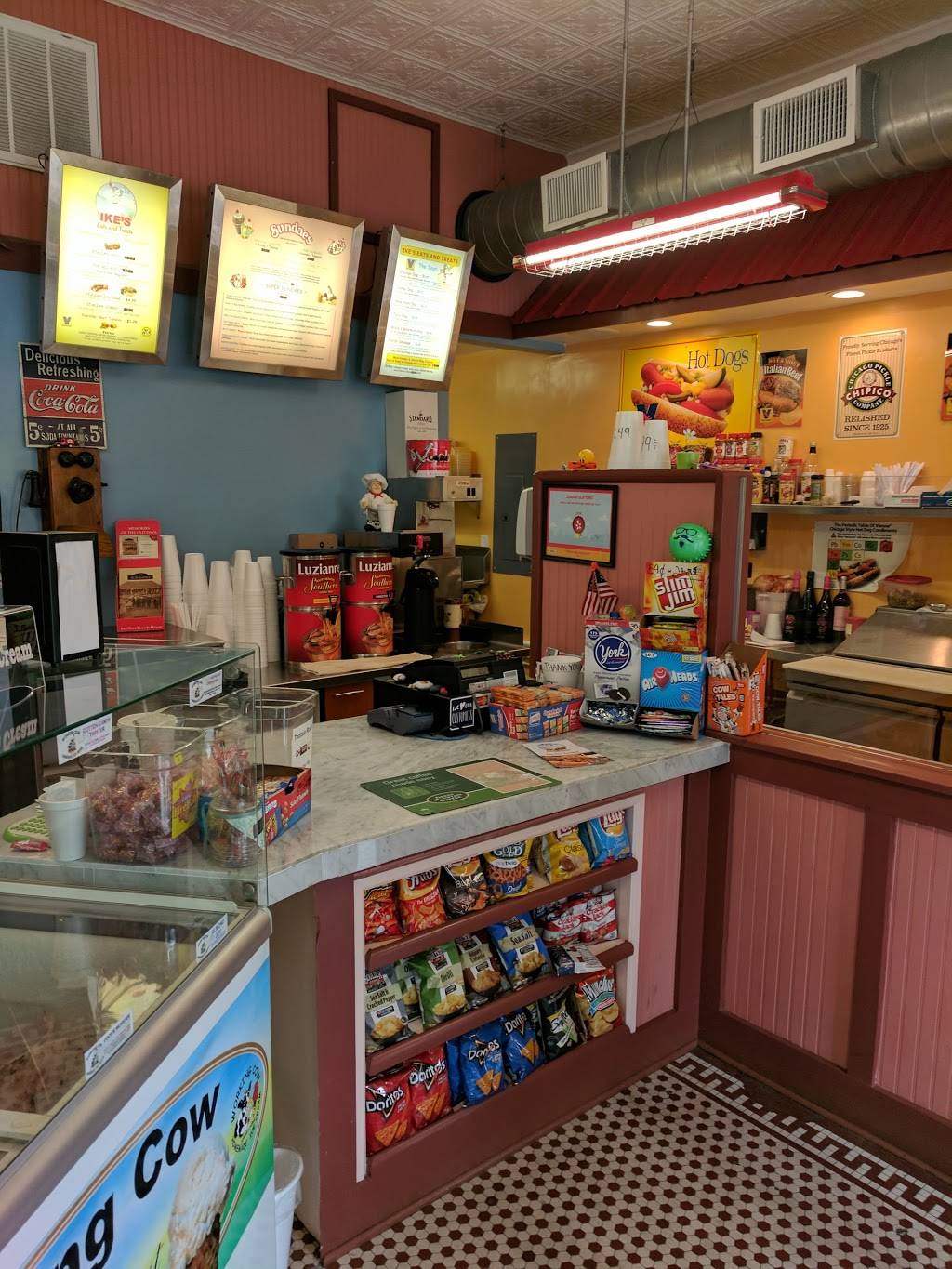 Ikes Eats & Treats | restaurant | 103 Main St, Auburndale, FL 33823, USA | 8639676111 OR +1 863-967-6111