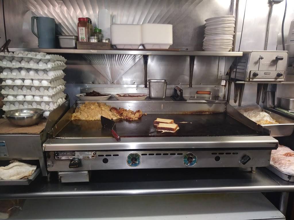 Nicks Luncheonette | restaurant | 255 Saw Mill Rd, West Haven, CT 06516, USA | 2039379036 OR +1 203-937-9036