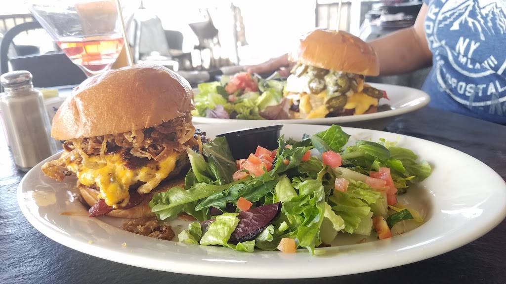 Smokin Burgers & Lounge | restaurant | 1775 E Palm Canyon Dr #220, Palm Springs, CA 92264, USA | 7608835999 OR +1 760-883-5999