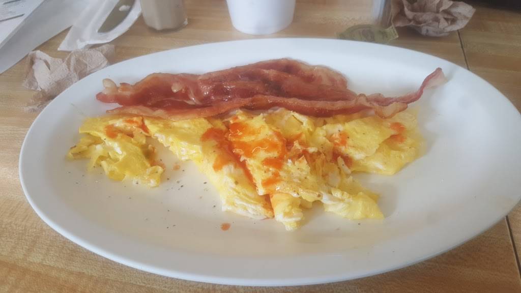 Chucks Grill | restaurant | 8001 Old Statesville Rd, Charlotte, NC 28269, USA | 7045971580 OR +1 704-597-1580