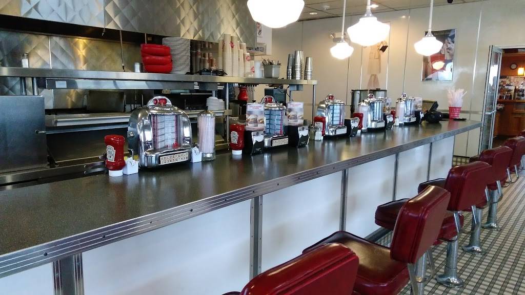 Johnny Rockets | restaurant | Mainside Center, 15103 Vandegrift Blvd, Camp Pendleton North, CA 92055, USA | 7608291258 OR +1 760-829-1258