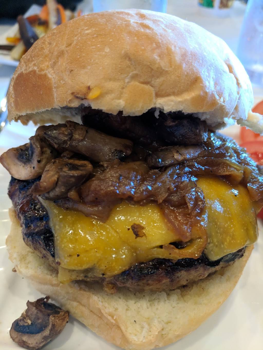 Park & Howard Bistro | restaurant | 1300 Howard Ave, Burlingame, CA 94010, USA | 6505676080 OR +1 650-567-6080