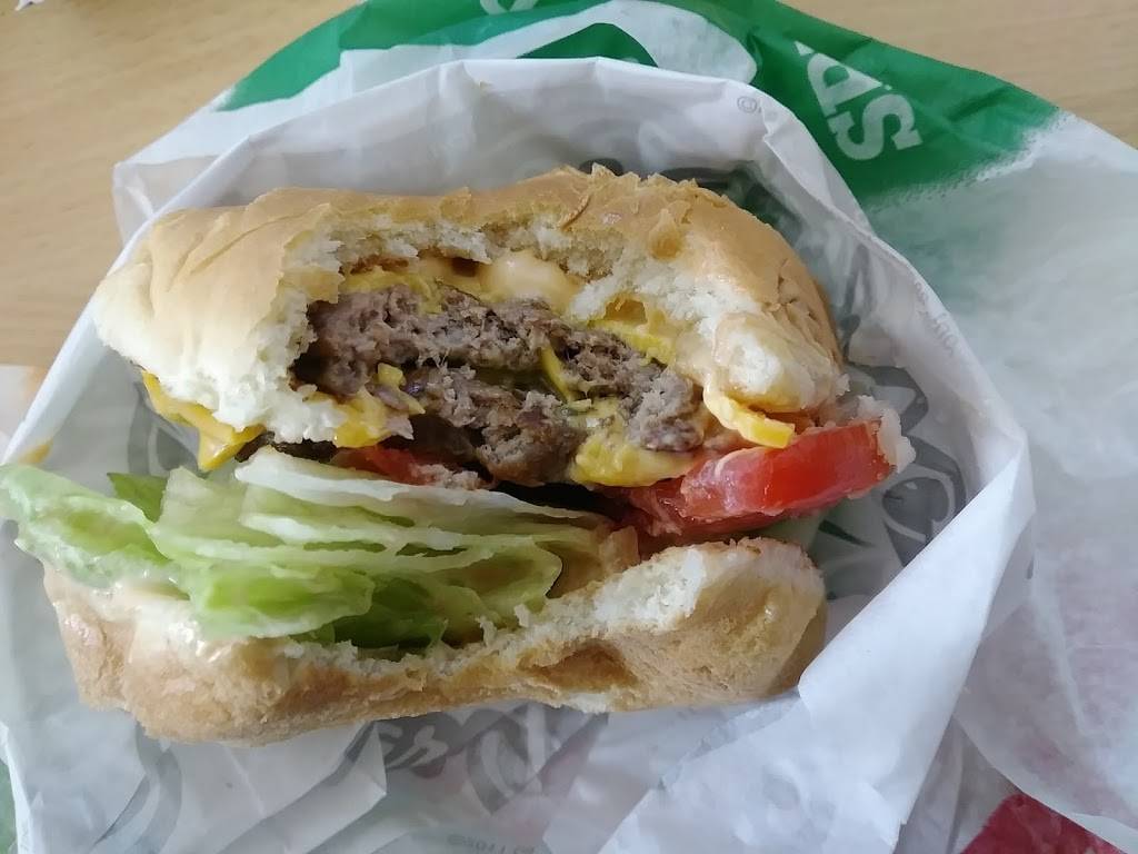 Carls Jr. / Green Burrito | restaurant | 1070 E Bastanchury Rd, Fullerton, CA 92835, USA | 7142561154 OR +1 714-256-1154