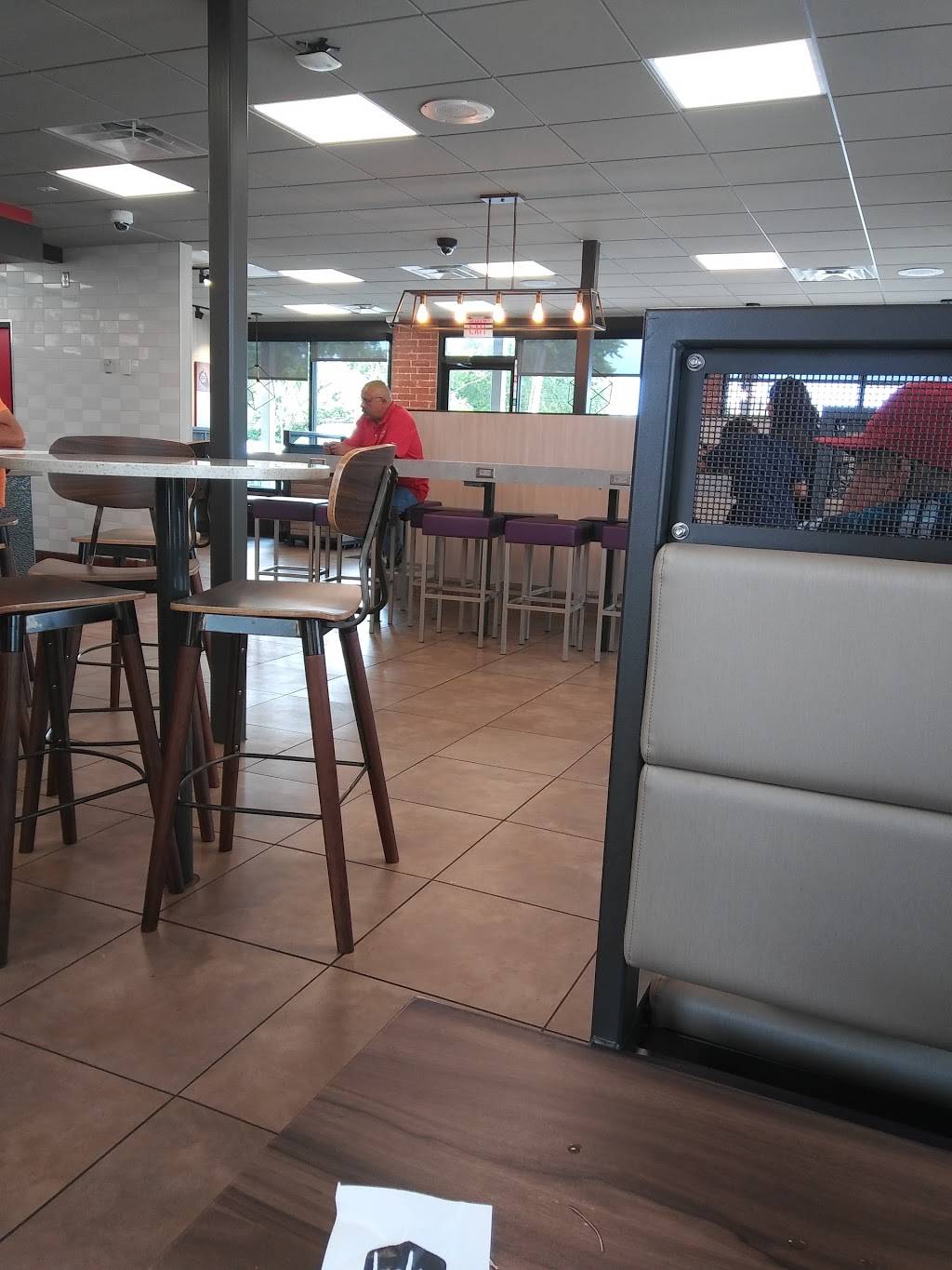 Jack in the Box | restaurant | 2105 W Seminary Dr, Fort Worth, TX 76115, USA | 8179269570 OR +1 817-926-9570