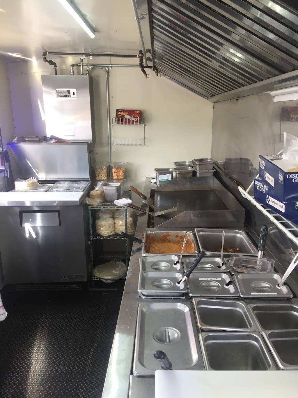 Tacos Losoya’s Express | restaurant | 6457 Camp Bullis Rd, San Antonio, TX 78257, USA | 2102942769 OR +1 210-294-2769