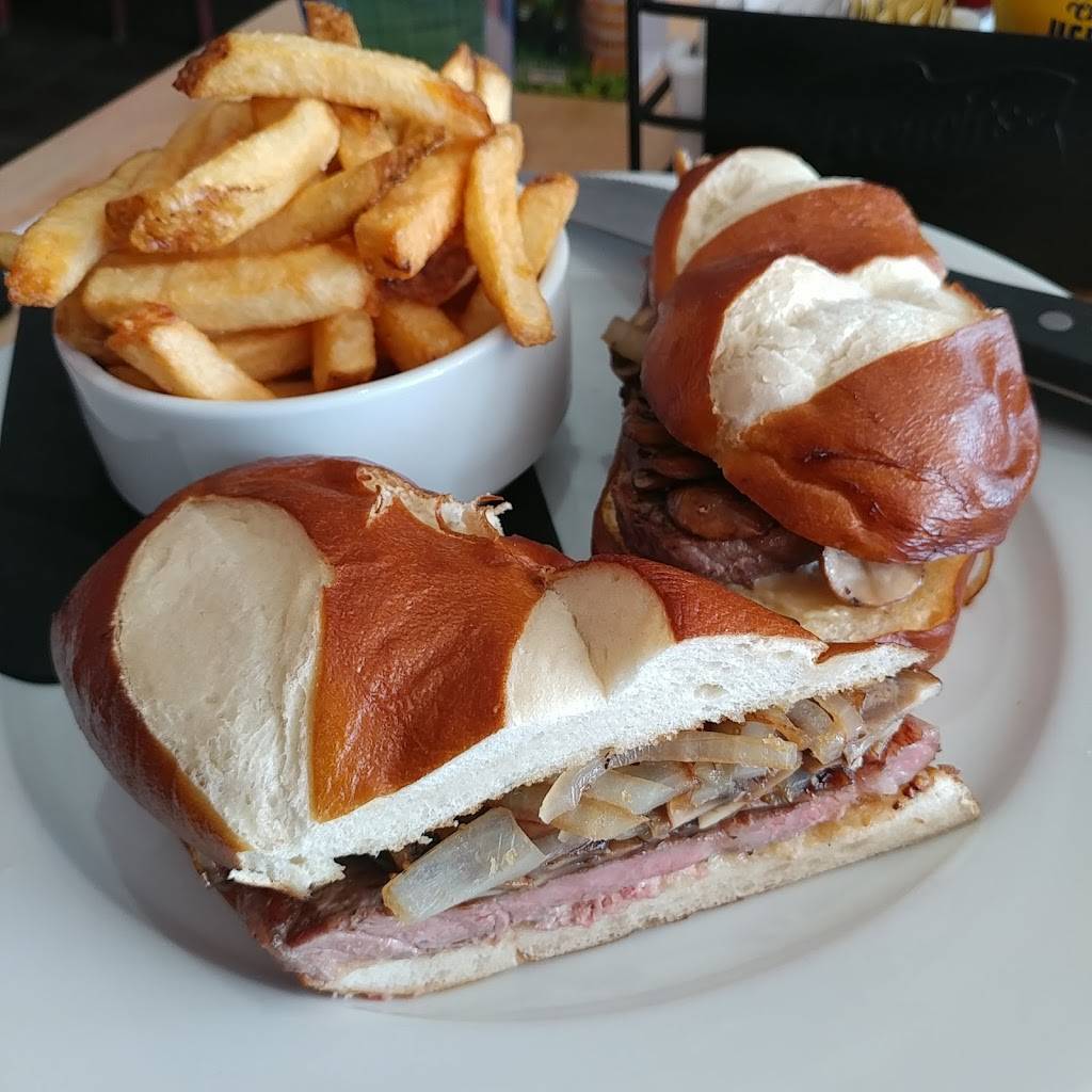 The Jolly Taxpayer Bar & Grill | restaurant | 3050 Woodroffe Ave unit 7-8, Nepean, ON K2J 4K6, Canada | 6138251122 OR +1 613-825-1122