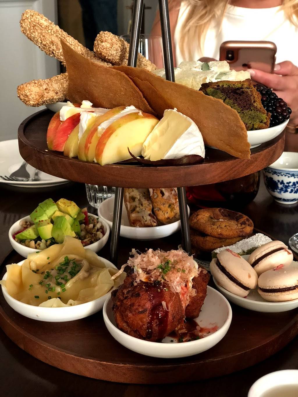 Brothers And Sisters | restaurant | 1770 Euclid St NW, Washington, DC 20009, USA | 2025880525 OR +1 202-588-0525