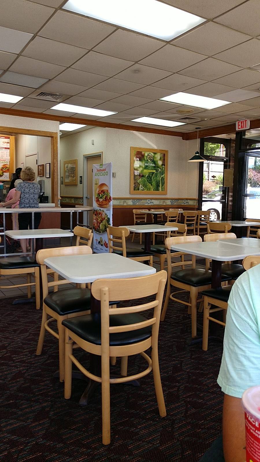 Wendys | restaurant | 657 W Main St, Norwich, CT 06360, USA | 8602374075 OR +1 860-237-4075