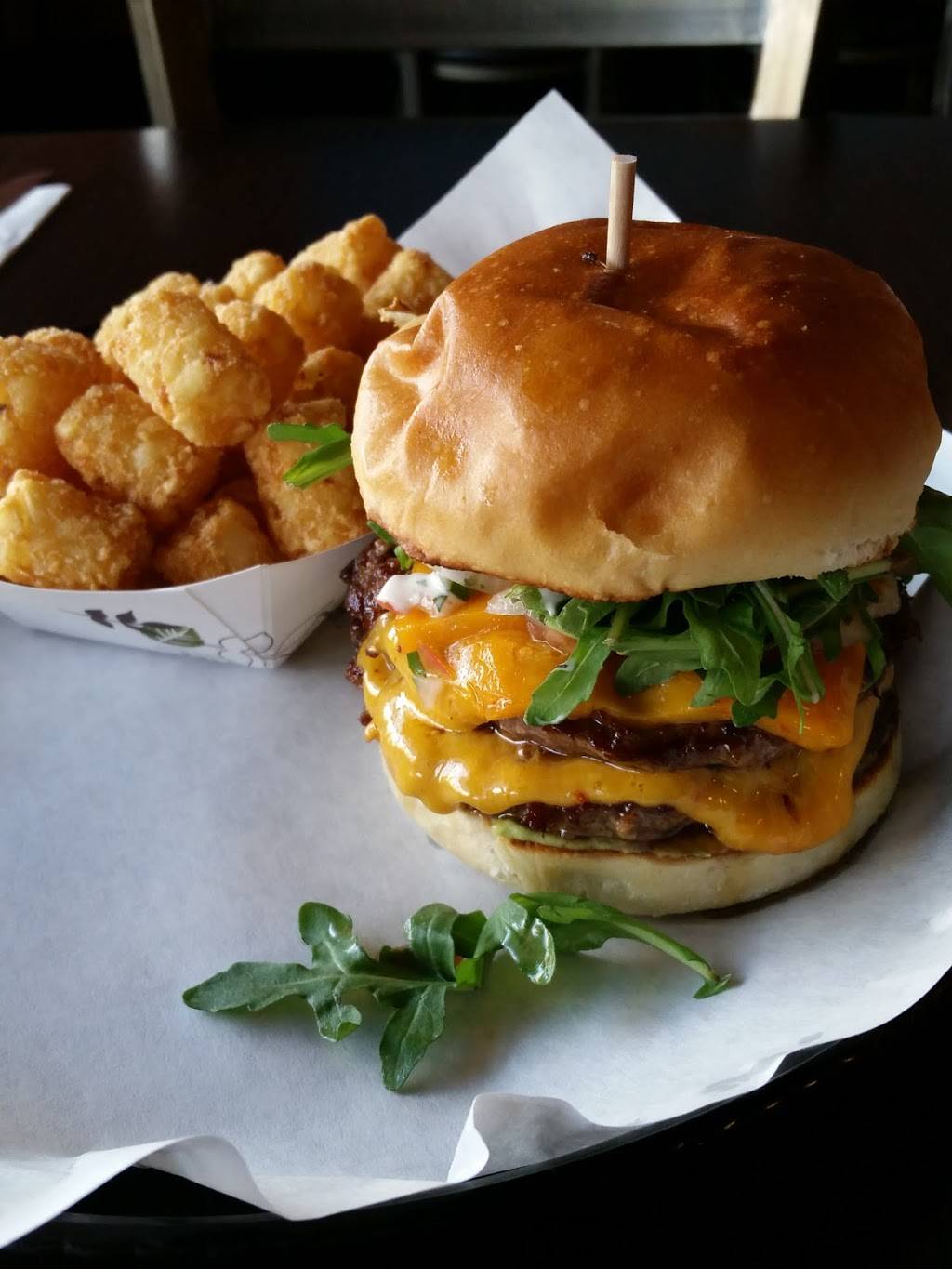 Mamo Burger Bar | restaurant | 1515 Ottawa St, Windsor, ON N8X 2G3, Canada | 5199731234 OR +1 519-973-1234