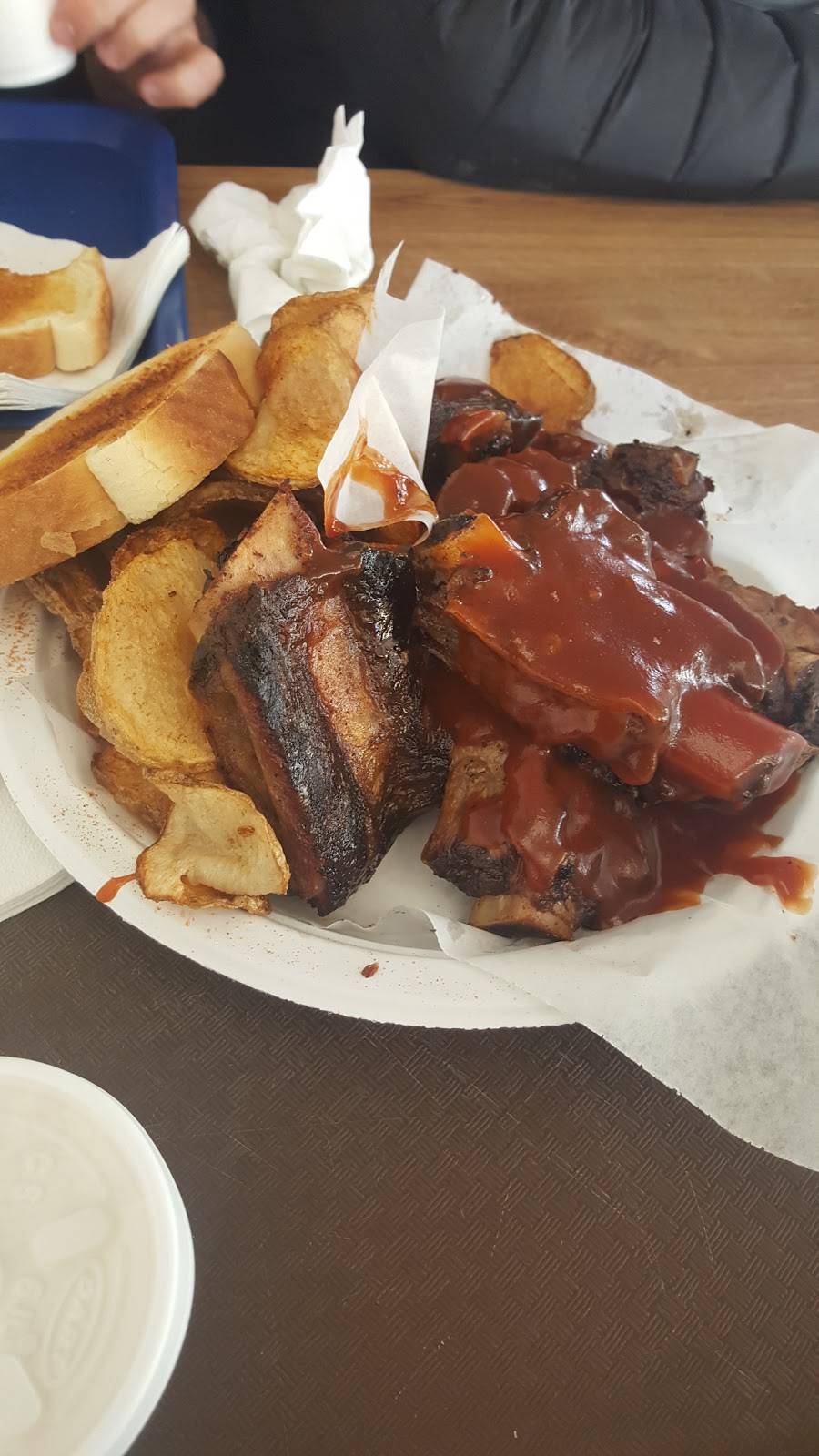 Hickory Hut | restaurant | 647 University Ave W, St Paul, MN 55104, USA | 6512249464 OR +1 651-224-9464