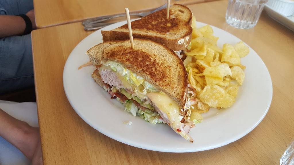 The Perfect Landing Restaurant | restaurant | 7625 S Peoria St, Englewood, CO 80112, USA | 3036494478 OR +1 303-649-4478