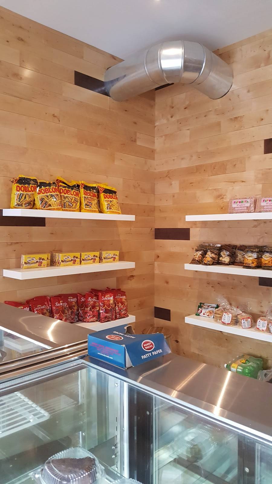 The Hot Spot | restaurant | 2318 River Ave, Camden, NJ 08105, USA | 8569663670 OR +1 856-966-3670