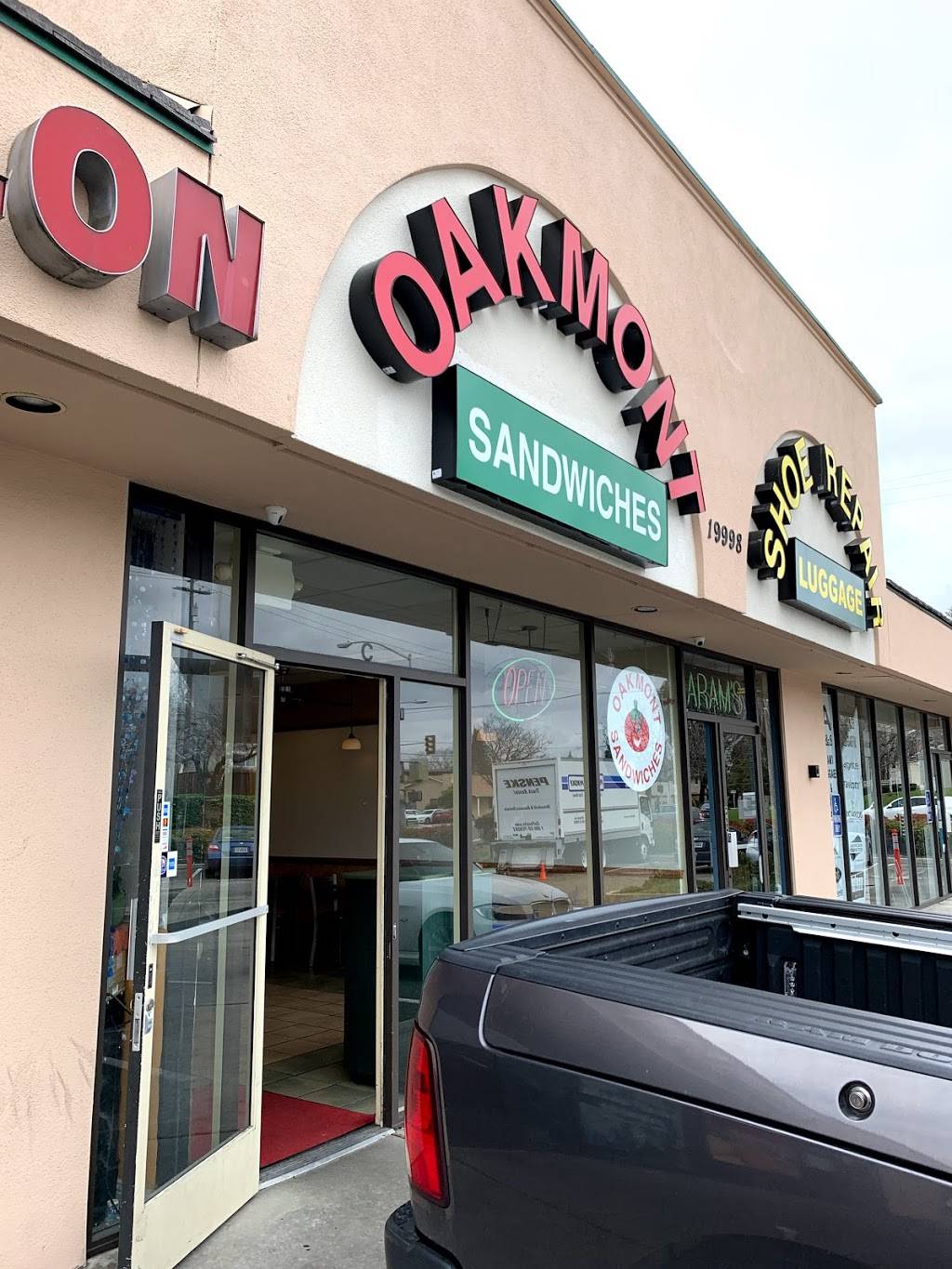 Oakmont Sandwiches | restaurant | 19998 Homestead Rd, Cupertino, CA 95014, USA | 4082521702 OR +1 408-252-1702