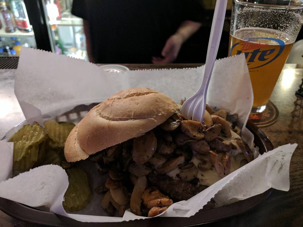 The Hutch | restaurant | 1321 Wisconsin Ave, Grafton, WI 53024, USA | 2623770636 OR +1 262-377-0636