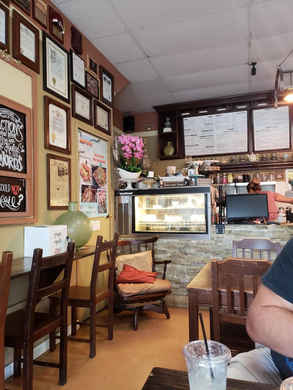 Arctic Hotspot Cafe & Catering | cafe | 2509 E 4th St, Los Angeles, CA 90033, USA | 3232647912 OR +1 323-264-7912