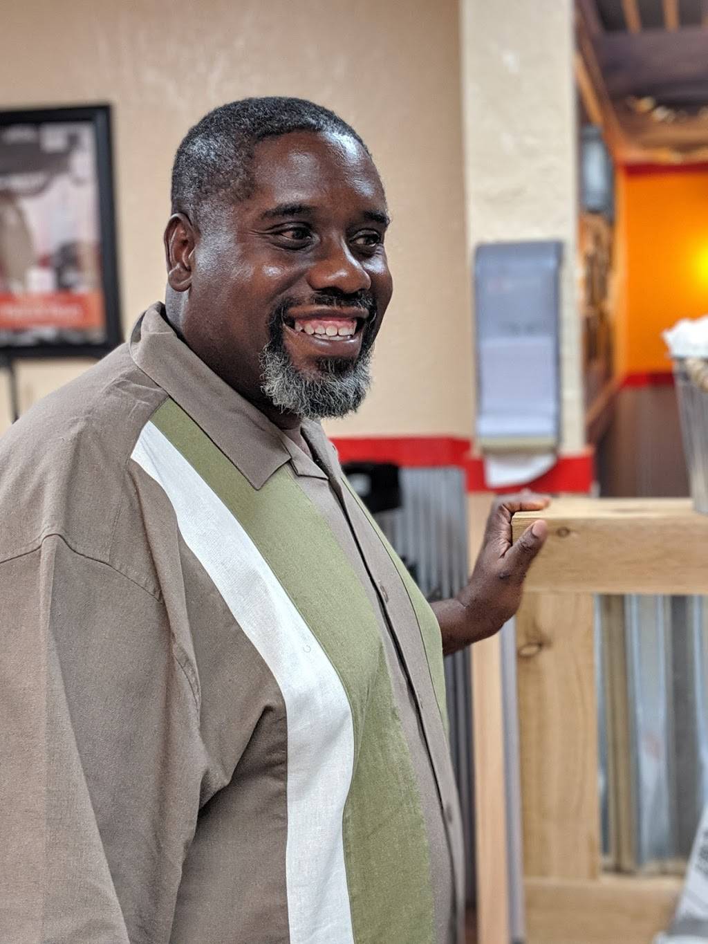 Perrys BBQ Cafeteria Style | restaurant | 1055 Mineral Wells Ave, Paris, TN 38242, USA | 7314079040 OR +1 731-407-9040