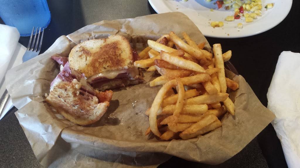 Mudtown Eat & Drink | restaurant | 3144 Green Valley Rd, Birmingham, AL 35243, USA | 2059673300 OR +1 205-967-3300