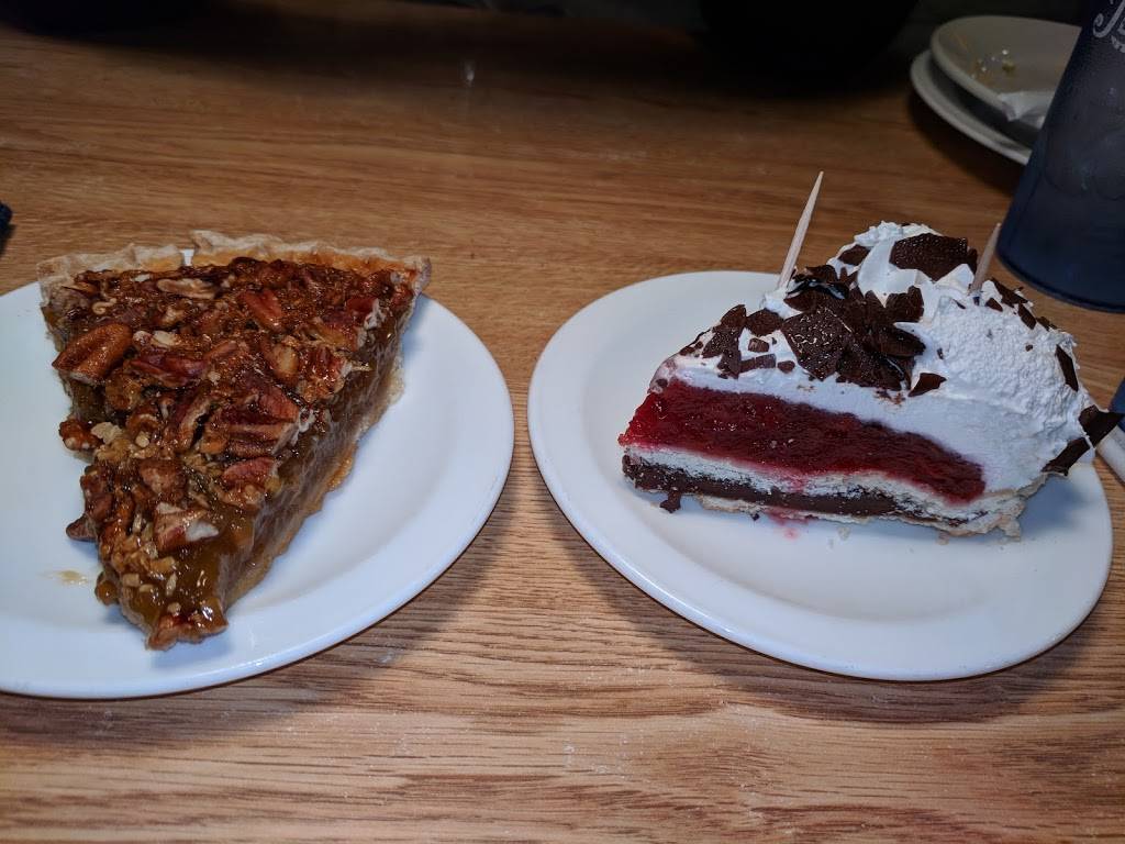 Hillcrest Family Restaurant | restaurant | 1004 Shamrock Ln, Albany, MN 56307, USA | 3208452168 OR +1 320-845-2168