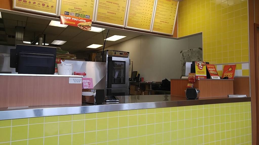 Hungry Howies Pizza | meal delivery | 4078 17 Mile Rd, Sterling Heights, MI 48310, USA | 5862688800 OR +1 586-268-8800