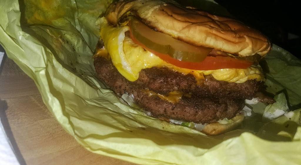 Moms Burgers | restaurant | 336 W Alondra Blvd, Compton, CA 90220, USA | 3106326622 OR +1 310-632-6622