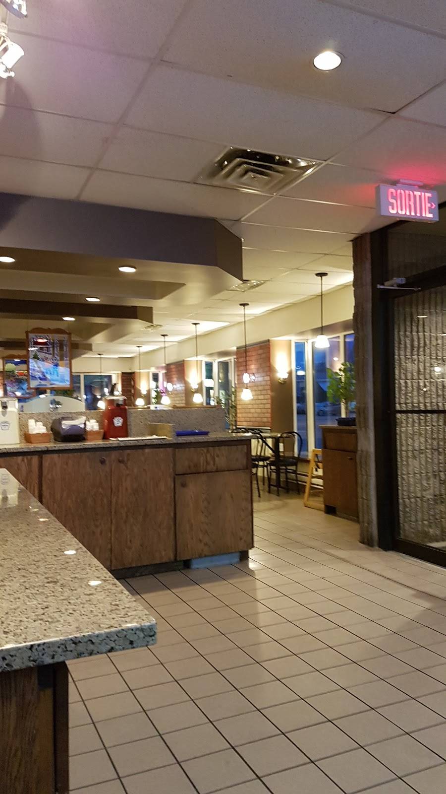 Rôtisseries Fusée | restaurant | 8730 Boulevard Henri-Bourassa, Québec, QC G1G 4E3, Canada | 4186244111 OR +1 418-624-4111