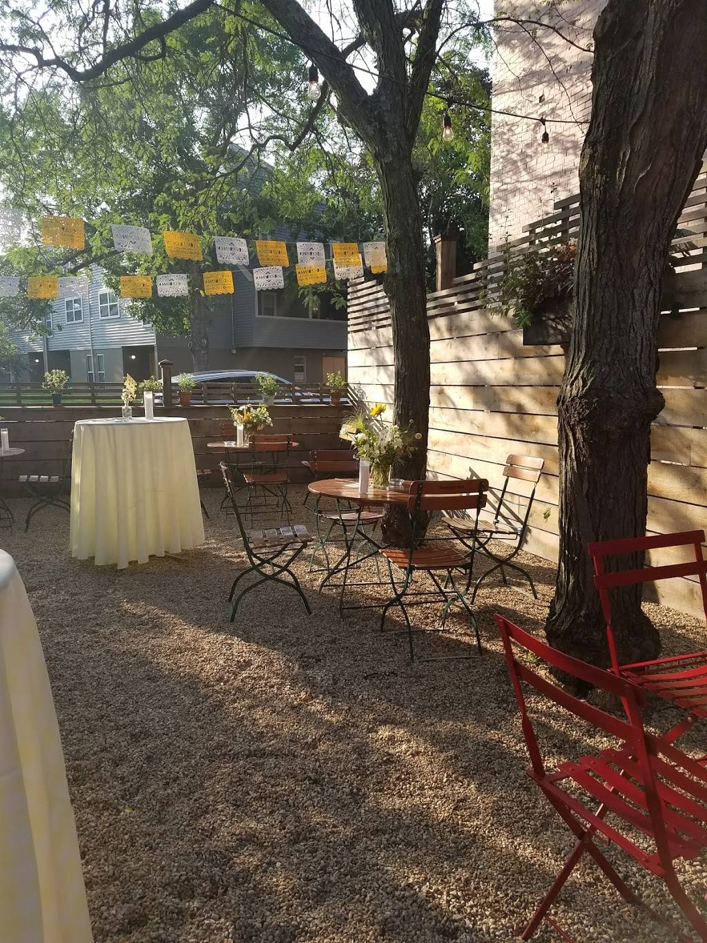 Half Moon | restaurant | 48 S Front St, Hudson, NY 12534, USA | 5188281562 OR +1 518-828-1562