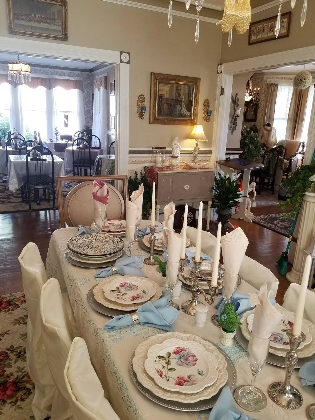 The Blue Lady | restaurant | 107A E Main St, Bedford, VA 24523, USA | 5405864622 OR +1 540-586-4622