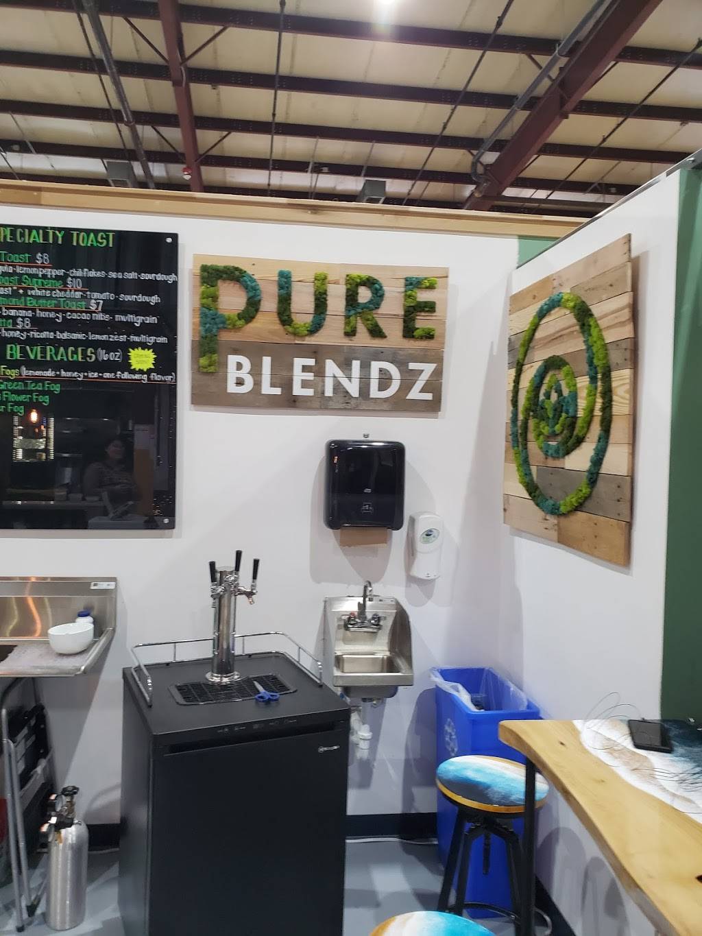 Pure Blendz | restaurant | 1001 Logan St, Louisville, KY 40204, USA | 5026408668 OR +1 502-640-8668