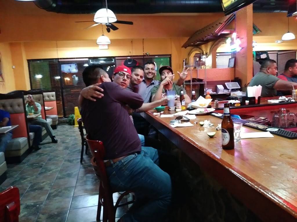 El Taco Veloz | restaurant | 6701 N Tryon St, Charlotte, NC 28213, USA | 7049215721 OR +1 704-921-5721