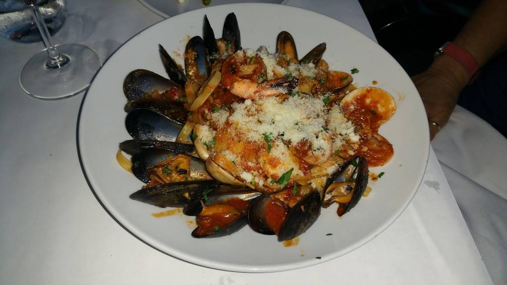 Ristorante Lupo | restaurant | 1920 Rue Léonard-de-Vinci #102, Sainte-Julie, QC J3E 1Y8, Canada | 4506853685 OR +1 450-685-3685