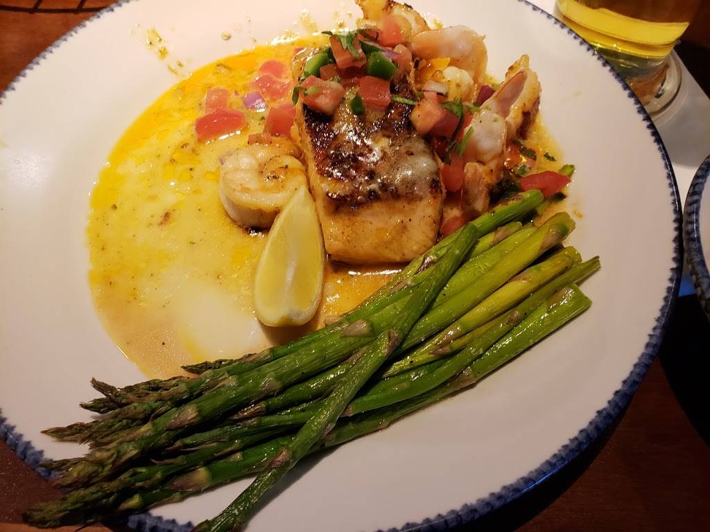 Red Lobster | restaurant | 2800 S Green Bay Rd, Mt Pleasant, WI 53406, USA | 2625989184 OR +1 262-598-9184