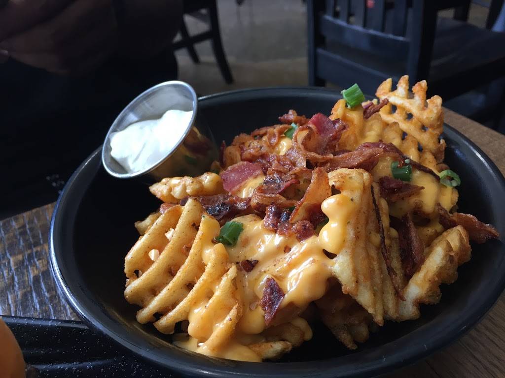 The General Public | restaurant | 208 E Washington St, Suffolk, VA 23434, USA | 7579228040 OR +1 757-922-8040