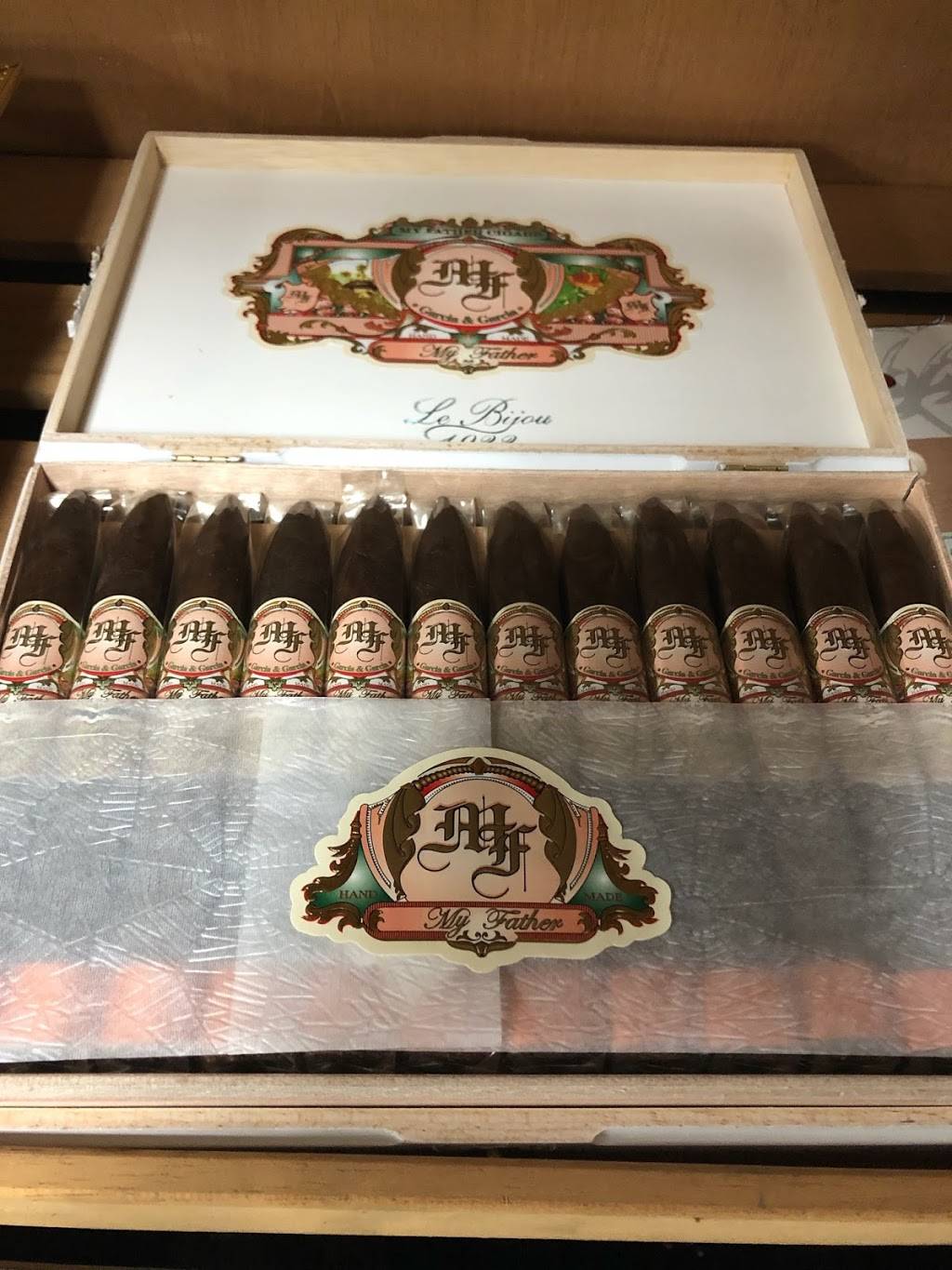 Stogie Annies | restaurant | 4308 KY-146, La Grange, KY 40031, USA | 5022650182 OR +1 502-265-0182