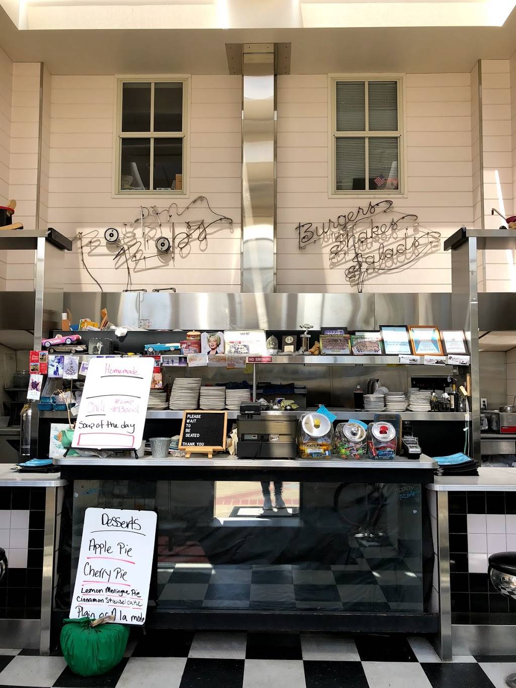 Rockn Robs Famous Burgers | restaurant | 450 Dondee St #1, Pacifica, CA 94044, USA | 6503593663 OR +1 650-359-3663