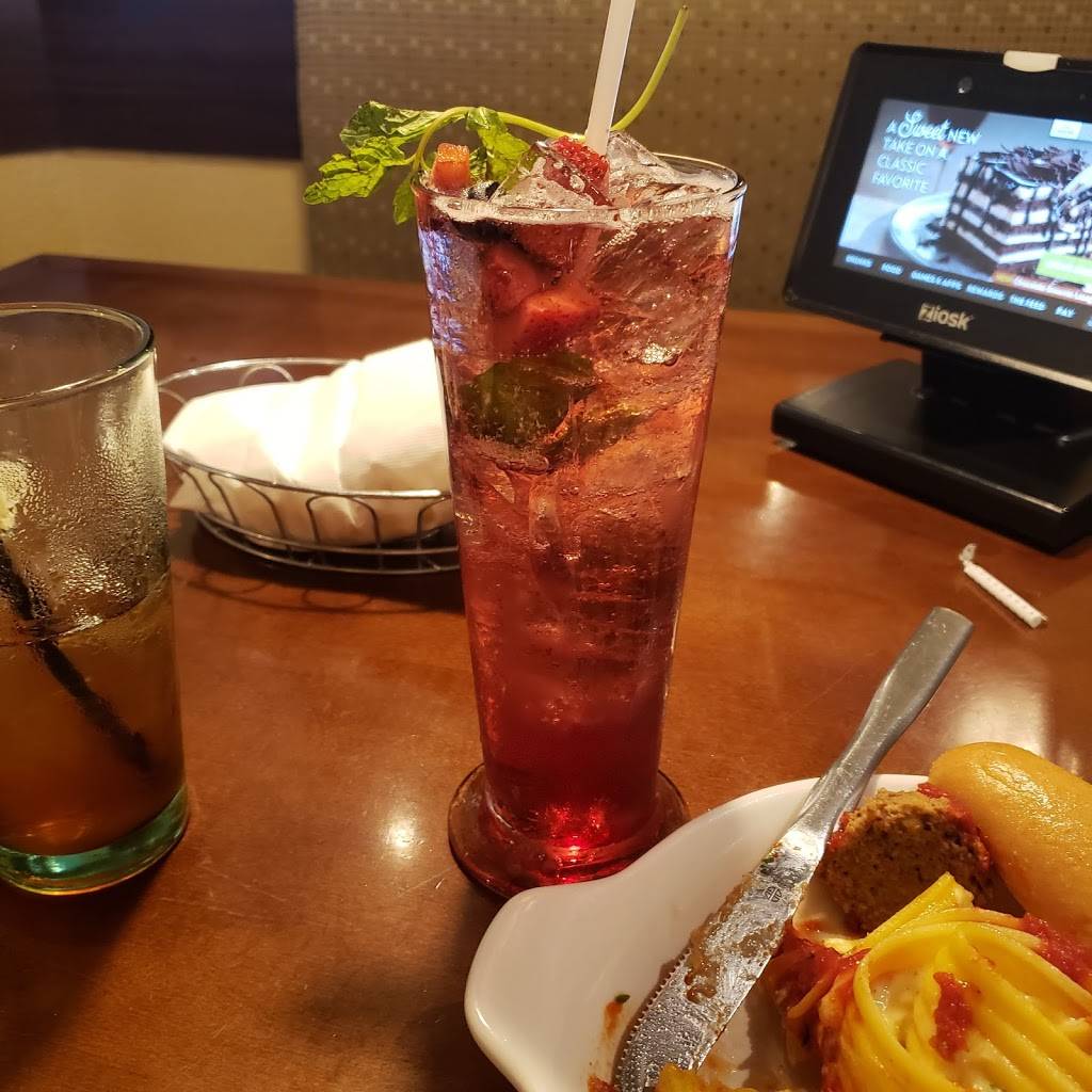 Olive Garden Italian Restaurant | meal takeaway | 740 Sunland Park Dr, El Paso, TX 79912, USA | 9155851097 OR +1 915-585-1097